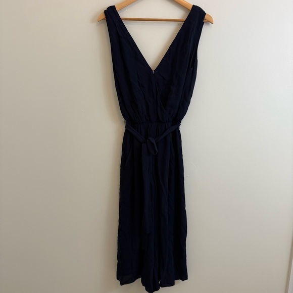 Babaton Aritzia Navy Sleeveless V Neck Wide Leg Crop Marcus Jumpsuit Size XSmall - Picture 2 of 11